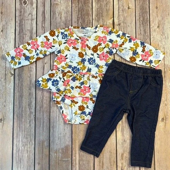 Baby girls Carter’s floral outfit with jeans - Picture 1 of 9